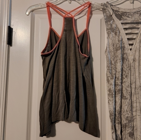 Lot of 3 Women's Tank tops, size X-small - Picture 5 of 16